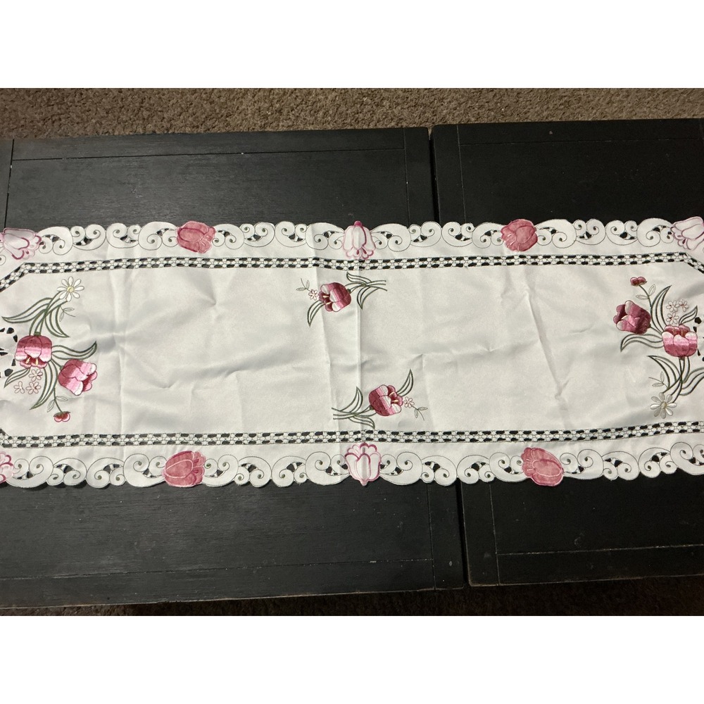 Vintage Pink Tulip Embroidered Table Runner and 6 Placemats Set Cutwork Lace Whi